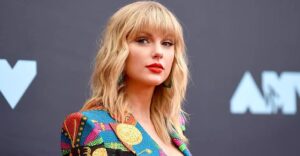Taylor Swift Thanks Fans As She Takes Home Four Top Awards