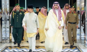 Sultan of Brunei Darussalam Arrives in KSA to Perform Umrah