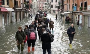 evacuate, president, prime minister, help, Grand Prix, houses, government, floods, heavy, kill, Italy