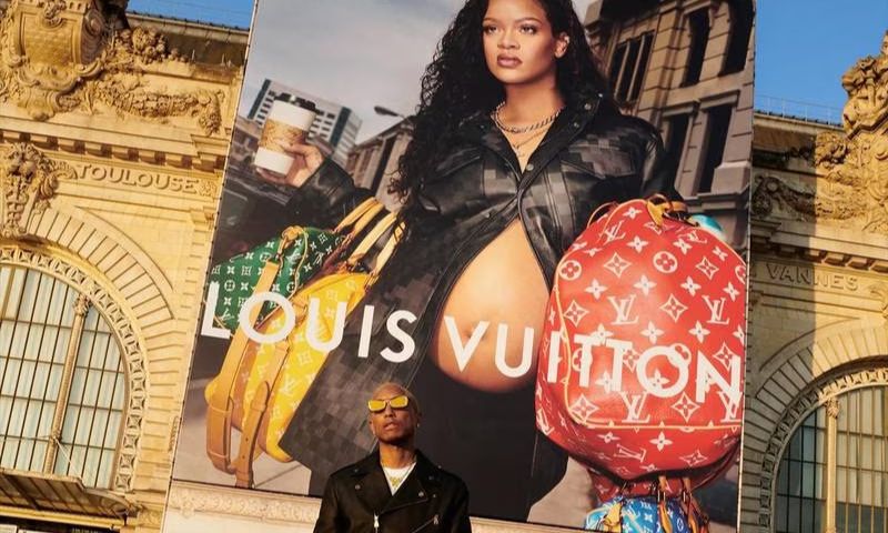 Pharrell brings entertainment to Louis Vitton fashion show