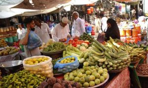 Inflation, Pakistan, Inflation, Food, Prices, Weekly, Pakistan Bureau of Statistics, PBS, Sensitive Price Indicator, SPI, Economy, Tomatoes, Petrol, Chicken, Diesel, Wheat, Masoor,