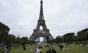 Paris, Tourist, Rape, Park, Eiffel Tower
