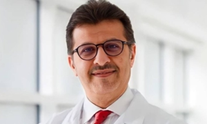 Saudi Surgeon Receives Great Arab Minds Award in Medicine
