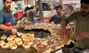 "Anda Shami Burger" a Trendy Pakistani Street Food