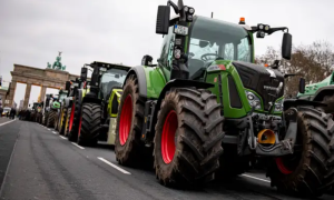 Germany: Farmers Protest Govt Plan to Cut Tax Breaks for Diesel Used in Agriculture