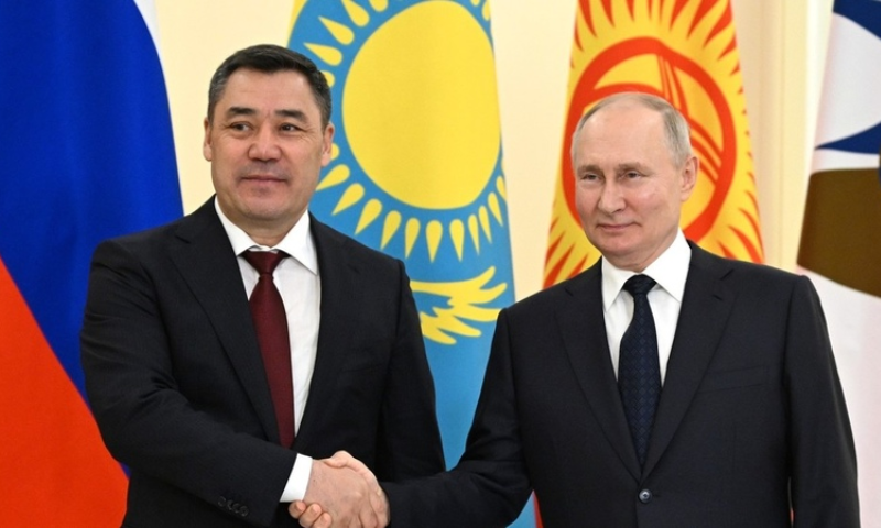 Putin Extends New Year Wishes to Kyrgyzstan's President and People
