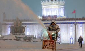 Temperatures in Siberia Dip to Minus 50 Celsius as Snow Blankets Moscow