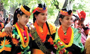 Tourists Throng Pakistan's Scenic Valley of 'Kalash' to Enjoy Choimus Festival