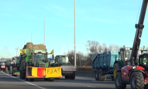 French Farmers' Protest Intensifies, Threatening Chokepoints on Paris Highways