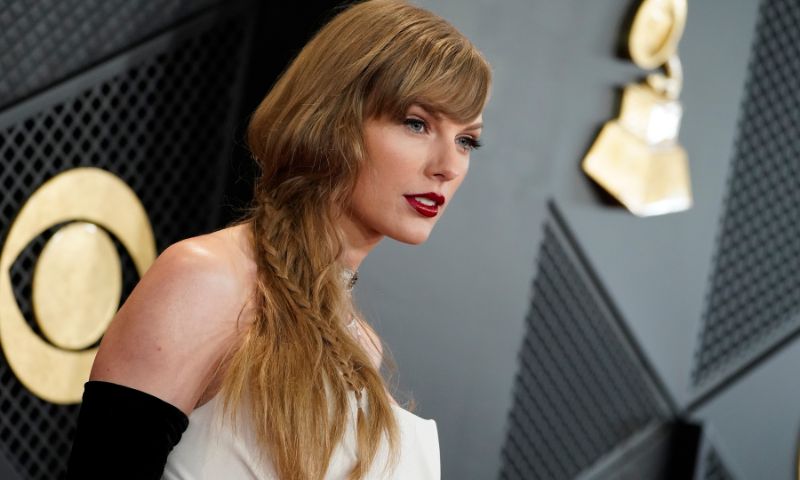 Taylor Swift, Father, Charges, Australia, Paparazzi, Assault, Claim