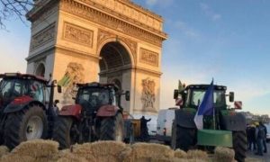 Farmers Stage Protest Near Paris’s Arc de Triomphe