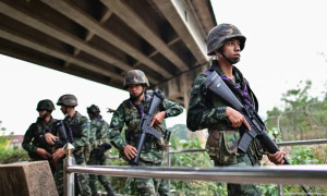 Myanmar Junta Troops Reoccupy Border Trade Hub Amid Ongoing Clashes
