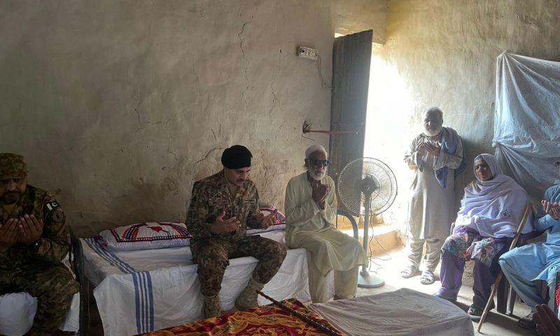 Pakistan Army Senior Commanders Condole with Families of Martyred Customs Officials 2