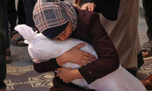 Palestinian Woman with Dead Neice Photo Captures Heartbreak of Gaza Conflict