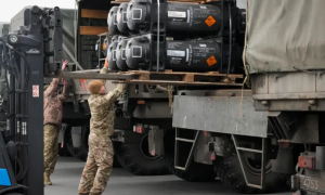 US President Pledges Speedy Weapons Delivery to Ukraine