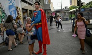 Leonardo Muylaert went viral on social media thanks to an unexpected superpower that has changed his life: his resemblance to Superman. The Brazilian lawyer then decided to get a Superman suit and try the alter ego on for size.