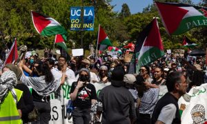 Clashes at University of California Pro-Palestinian Protests in US Campus Unrest (1)