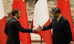 Macron Urges Coordination with China on Global Crises (1)
